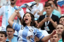 开云体育APP下载-媒体曝光球员私生活，球迷对其暴露不满