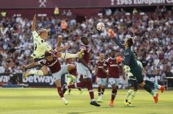 开云体育下载-场上精彩瞬间，球员英姿飒爽，助力球队取胜