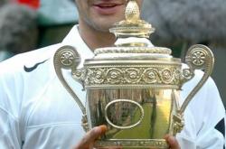 开云体育下载-卫冕冠军再捧奖杯，不败之师