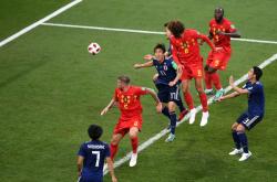 开云体育app-游泳惊险逆转取胜，粉丝狂欢不已