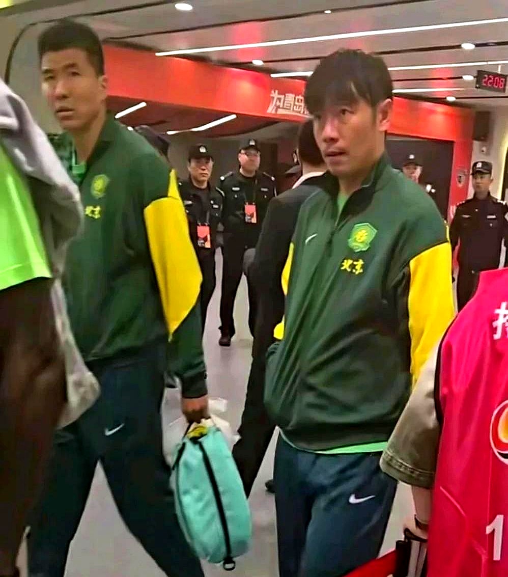 包含北京中赫国安客场取胜，稳固排名领先的词条