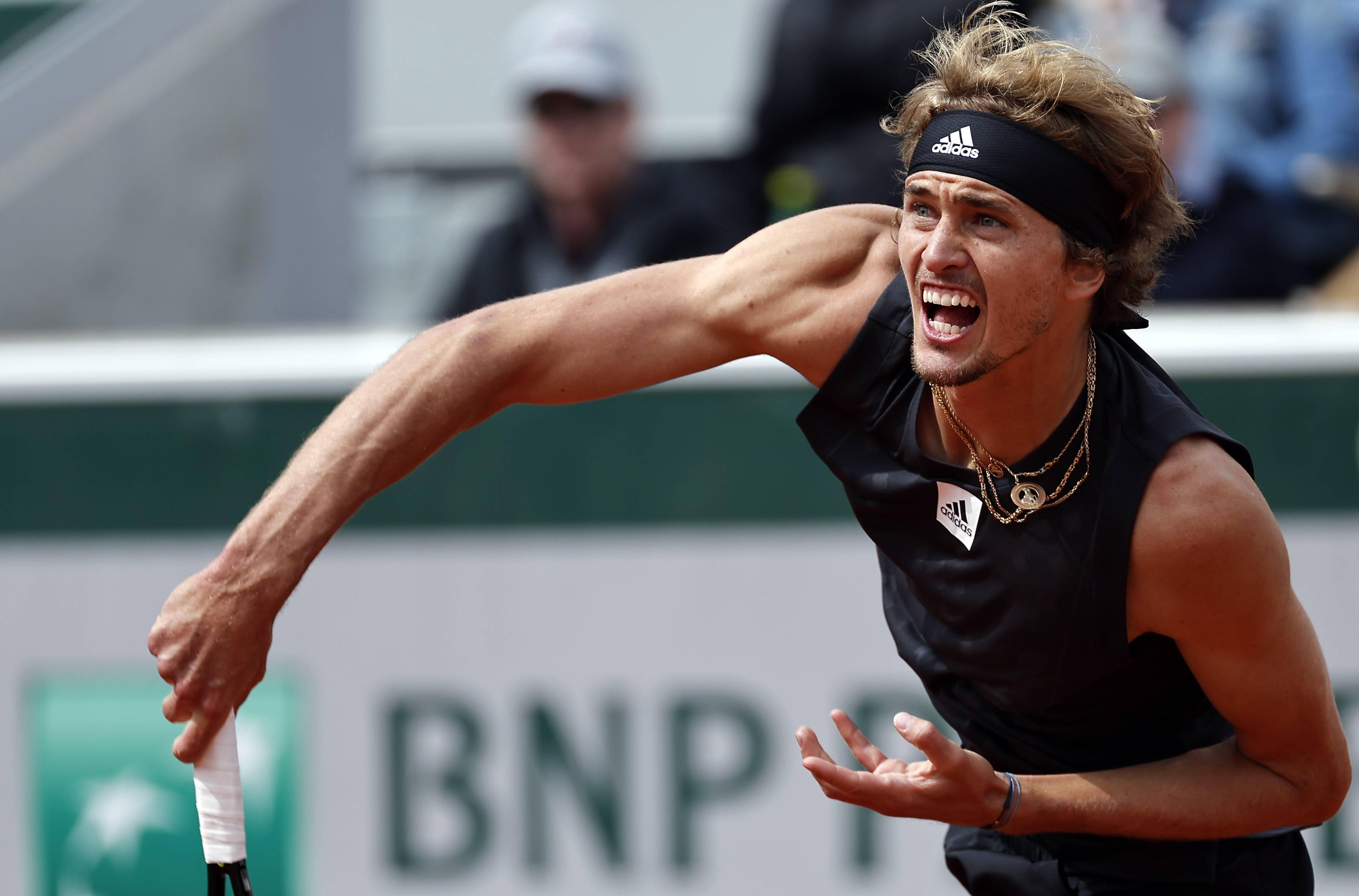 包含西班牙网球队横扫法国网球队，兹维列夫惊艳世界的词条