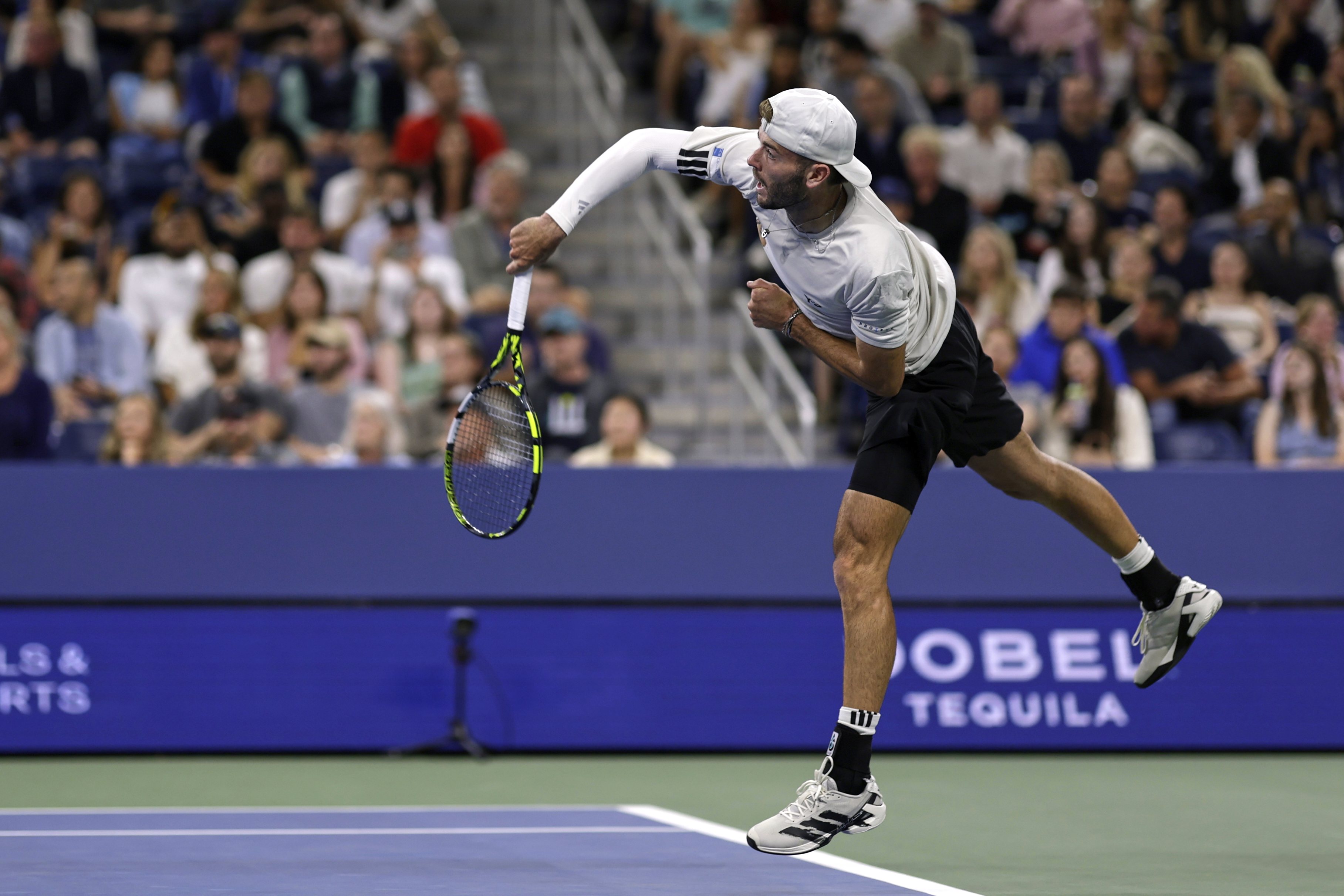 关于西班牙网球队完胜意大利网球队,兹维列夫关键制胜的信息 关于西班牙网球队完胜意大利网球队,兹维列夫关键制胜的信息