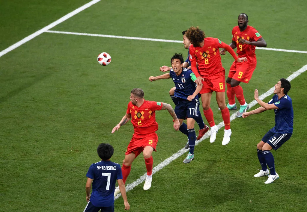 游泳惊险逆转取胜,粉丝狂欢不已 游泳惊险逆转取胜,粉丝狂欢不已