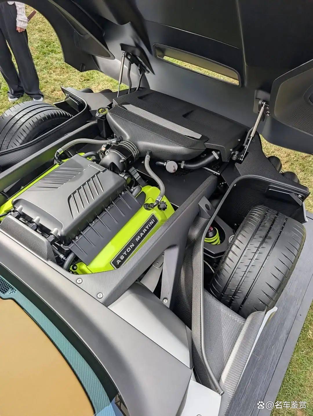 阿斯顿马丁鏖战雷诺车队,塞恩斯统治全场的简单介绍 阿斯顿马丁鏖战雷诺车队,塞恩斯统治全场的简单介绍