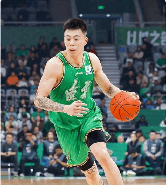 关于雄鹿碾压辽宁队,张镇麟状态火热的信息 关于雄鹿碾压辽宁队,张镇麟状态火热的信息