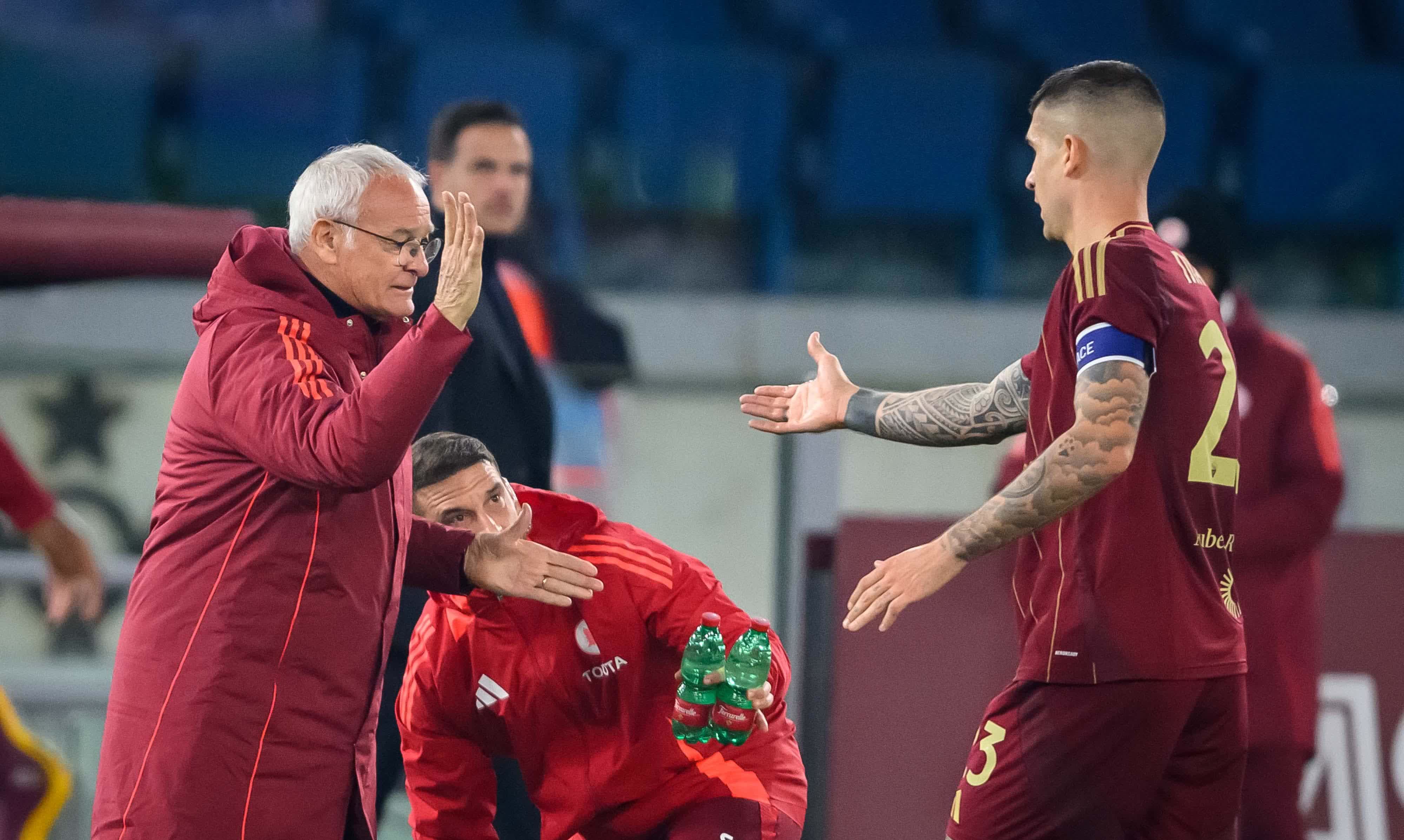 利物浦横扫罗马，法比尼奥点燃赛场